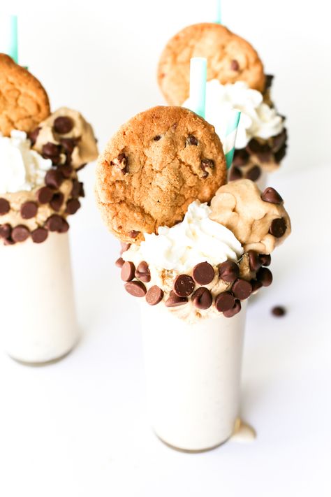 Edible Chocolate Chip Cookie Dough Milkshake Cookie Dough Milkshake, Edible Chocolate Chip Cookie Dough, Cookie Milkshake, Homemade Cookie Dough, Edible Cookies, Edible Cookie Dough, Chocolate Milkshake, Milkshake Recipes, Chocolate Caliente