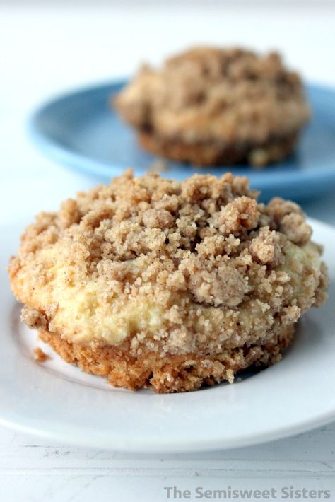 Copycat Entenmann's Single Serve Crumb Coffee Cakes Muffin Top Recipes, Delight Recipes, Muffin Top Pan, Publix Bakery, Bakers Delight, Crumb Coffee Cakes, Coffee Cake Muffins, Vegetarian Cake, Coffee Cakes