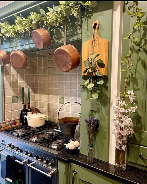 Kitchen Remodeling Ideas, Witchy Kitchen, Whimsical Kitchen, Cottagecore Kitchen, Forest Cottage, Cottagecore Home, Eclectic Kitchen, Whimsical Home, Green Cabinets