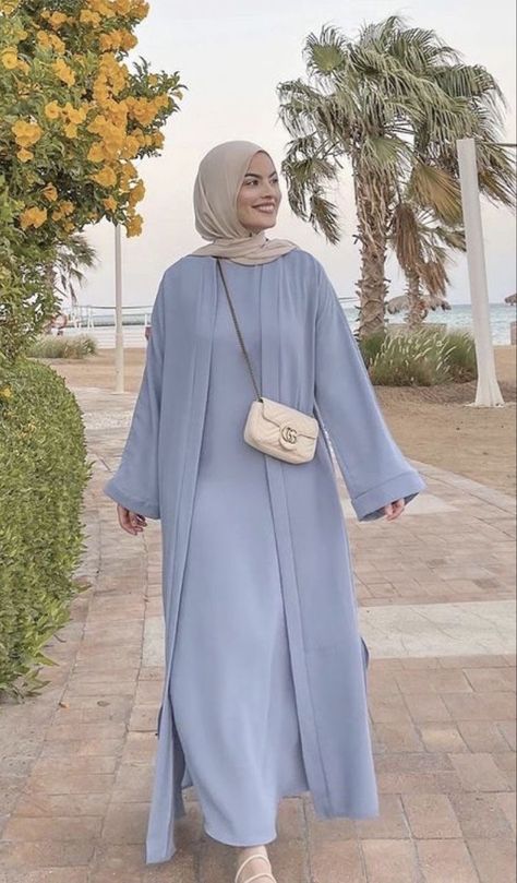 Modest Fashion Classy, Simple Abaya Designs, Beautiful Abayas, Simple Abaya, Abaya Collection, Abaya Design, Latest Fashion Design, Casual Attire For Women, Pashmina Hijab Tutorial