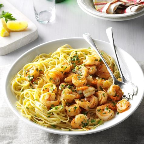 Whipping up a delicious seafood dish doesn't have to be a challenge. Try these easy shrimp recipes we can't get enough of! Lemon Shrimp Recipes, Lemon Shrimp, Lemon Garlic Shrimp, Shrimp Recipes Easy, Low Sodium Recipes, Easy Shrimp, Spicy Shrimp, Shrimp Scampi, Shrimp Pasta