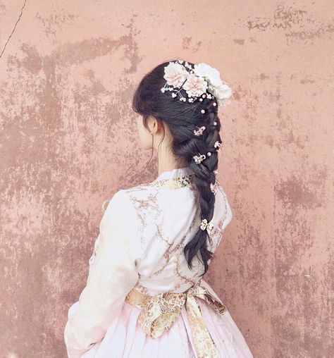 Traditional Korean Hairstyle, Hanbok Aesthetic, Hanbok Wedding Dress, Hanbok Wedding, Traditional Hairstyle, Korean Traditional Dress, Korean Hanbok, Traditional Korean, Fashion Collage