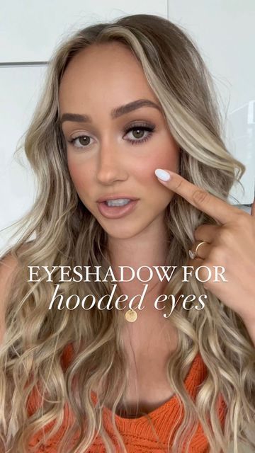 Bridal Eye Makeup Hooded Eyes, Hooded Eye Formal Makeup, Eye Look For Green Eyes, Easy Makeup Ideas For Hooded Eyes, Wedding Eye Makeup For Hooded Eyes, Eyeshadow For Big Eyelids, Shimmer Eyeshadow Hooded Eyes, Eye Makeup For Small Brown Eyes, Smokey Eyeshadow For Hooded Eyes