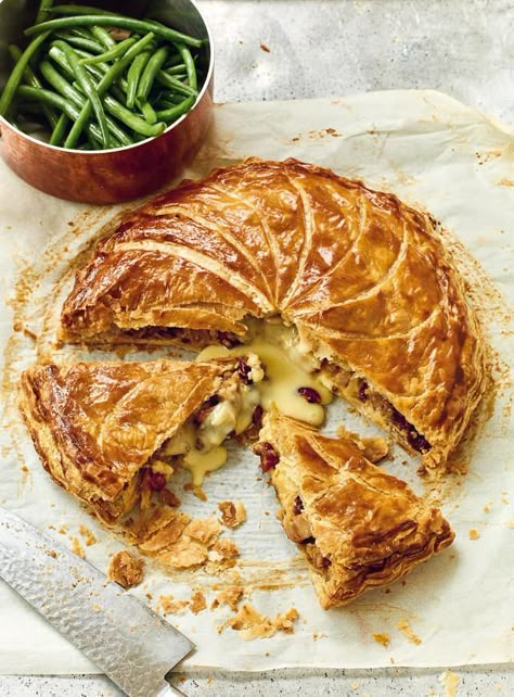 Nadiya Hussain's Chicken, Brie, Cranberry and Pink Pepper Pithivier - The Happy Foodie Nadiya Bakes, Chicken Brie, Nadiya Hussain Recipes, Melted Brie, Brie Cranberry, Nadiya Hussain, Chicken Pieces, Pastry Pie, Chicken Pie