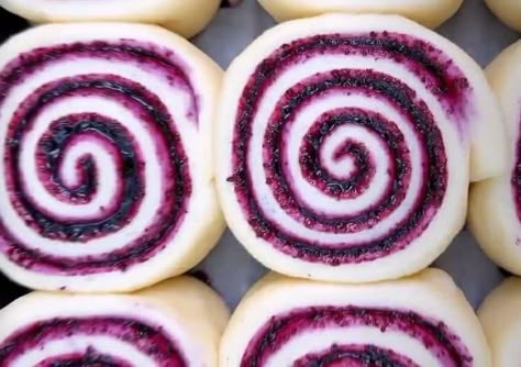 Blueberry Rolls Recipe By @breadbyelise - a bakery near me Blueberry Rolls Recipe, Blueberry Rolls With Cream Cheese, Blueberry Rolls, Huckleberry Recipes, Blueberry Sweet Rolls, Rolls Rolls, Blueberry Cinnamon Rolls, Rolls Bread, Curly Head