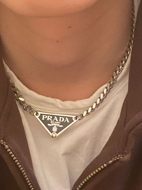 Men's Gold Jewelry, Men Accessories Aesthetic Necklace, Prada Necklace Men, Prada Necklace, Prada Chain, Mens Accessories Vintage, Streetwear Jewelry, Dope Jewelry Accessories, Mens Jewerly