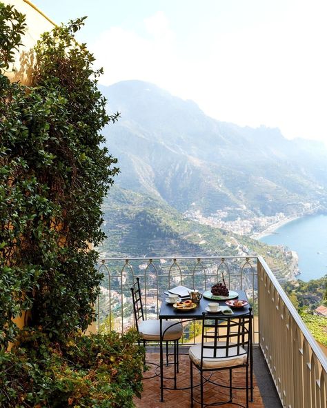 Belmond Hotel Caruso on Instagram: “In Italian we say "il buongiorno si vede dal mattino!" which simply means that a good beginning to the day bodes well. Doesn't this…” Italy Balcony, Amalfi Coast Hotels, Ravello Italy, Gore Vidal, Belmond Hotels, Luxury Retreats, The Amalfi Coast, Travel Inspo, Pretty Places