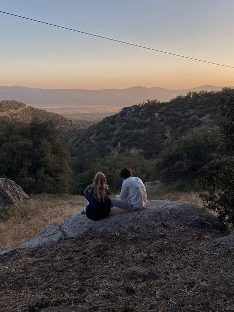 Couple Flirting Aesthetic, Flirting Aesthetic, Hike Couple, Jm Aesthetic, Cliff Aesthetic, Hiking Couple, Mountain Couple, Couple Inspo, Dream Relationship