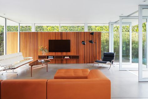 This Home Perfectly Captures the Mid-Century Modern Aesthetic Los Angeles Magazine Serge Mouille Floor Lamp, Tv Wall Decor Ideas, Modernist Furniture, Architectural Design Studio, Mid Century Modern Aesthetic, Modern Tv Wall, Urban Decor, Tv Wall Decor, Tv Wall Design