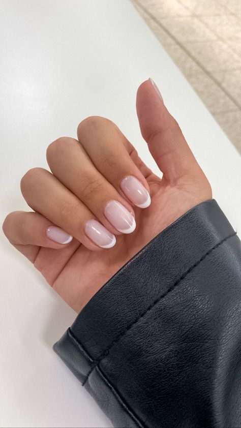 Natural Tip Nails Acrylic, Minimalistic French Nails, French Nail Designs Round, Bridal Nails Squoval, French Nails Round Shape, Milky French Manicure Almond Nails, American French Tip, Cute Nails Oval, Off White French Tip Nails