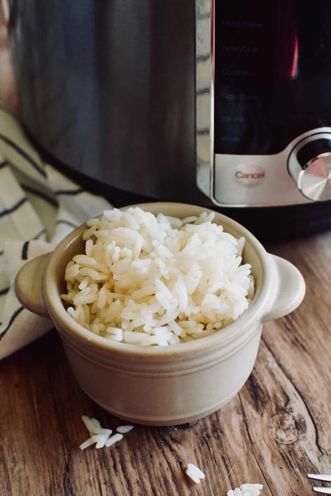 Make perfectly fluffy parboiled rice in your Instant Pot! It's so easy! Cook Rice In Instant Pot, Rice In Instant Pot, Jasmine Rice Recipes, Pressure Cooker Rice, White Rice Recipes, Rice On The Stove, Cook Rice, Rice Recipes For Dinner, Easy Rice Recipes