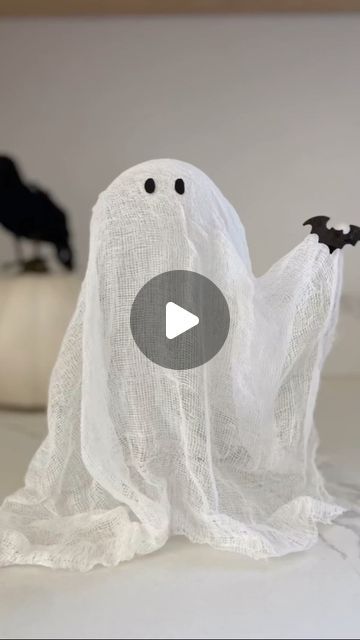 Melissa | DIY + Home Reno on Instagram: "You’ll want to save this DIY ghost for your Halloween activities! This kid friendly craft is easy and fun to make! Supplies: 1/3c white glue 1c water Cheese cloth Balloon Felt or black paper for eyes #halloweencrafts #halloweendiy #spookyszn #halloweenpartydecor #diyhalloween" Ghost Pinata Halloween, Balloon Ghosts Diy, Halloween Ghosts Decorations, Black And White Crafts For Kids, How To Make Halloween Ghosts, Cheese Cloth Ghost With Glue, Paper Ghosts Diy, Paper Ghost Craft, Glue Ghost Craft