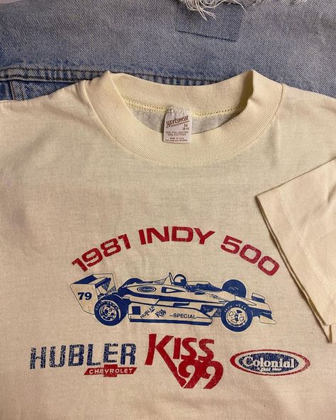 Vintage Indy 500, Vintage Tshirts Designs, Vintage Shirt Aesthetic, 80s Graphic Tees Vintage, Aesthetic Shirts Vintage, Aesthetic T Shirts Vintage, Graphic Tee Vintage, Vintage Racing Shirt, Fashion Shirts