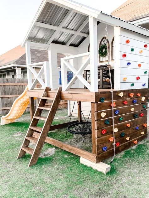 Play Set Landscaping, Kids Playhouse Outdoors, Kids Backyard Playground, Play Area Backyard, Backyard Kids Play Area, Landscaping Backyard, Tree House Diy, Backyard Playhouse, Diy Playground