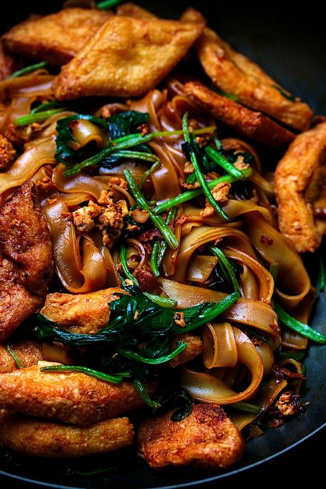 Pad See Ew with Tofu and Mikado Spinach Vegan Pad See Ew, Work From Home Lunch, Pad See Ew Recipe, Recipe Tofu, Rice Noodles Stir Fry, Pad See Ew, Fried Tofu, Mushroom Sauce, Bean Curd