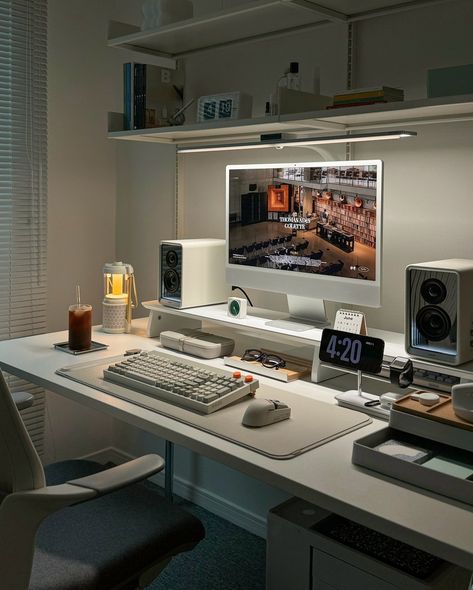 White Setup, Study Motivation Aesthetic, White Desk Setup, Baddie Room, Motivation Aesthetic, Home Studio Setup, Cozy Home Office, Desktop Setup, Office Designs