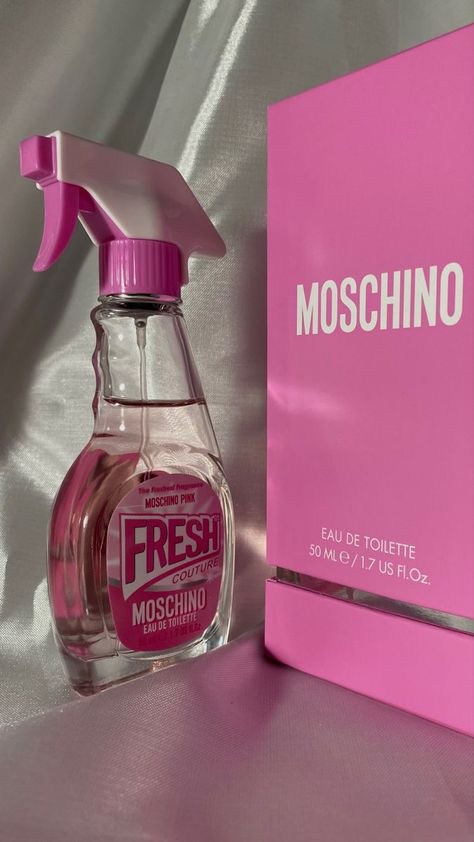 Perfume Moschino, Moschino Perfume, Perfume Spray Bottle, Perfume Collection Fragrance, Perfume Packaging, Bath And Body Works Perfume, Body Smells, Perfume Scents, Perfume Lover