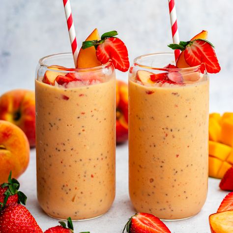 Strawberry mango peach smoothie - The Delicious plate Peaches Smoothie, Mango Peach Smoothie, Peach Mango Smoothie, Healthy Vegetarian Breakfast, Banana Apple Smoothie, Apple Pie Smoothie, Coconut Chia Pudding, Peach Smoothie, Sweet Smoothies