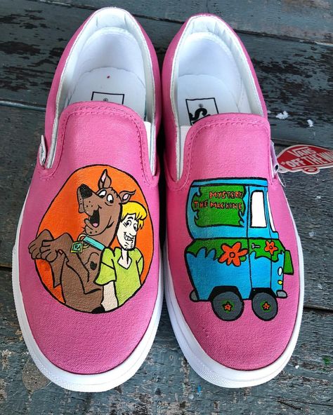 Disney Painted Shoes, Cool Vans Shoes, Vans Shoes Fashion, Vans Women, Painted Sneakers, Skater Shoes, Diy Gifts For Friends, Cool Vans, Nike Air Shoes