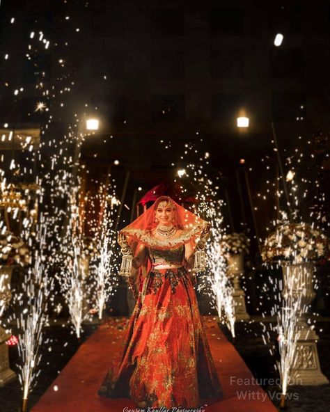 WittyVows on Instagram: “😍😍 loving the idea of a bridal entry like this with fireworks under the moon with that ghoonghat and gorgeous single kaleera *swoon*  ps -…” Bridal Entry, Bride Entry, Bridal Photography Poses, Indian Wedding Photography Poses, Bride Poses, Bridal Poses, Wedding Entrance, Bridal Photoshoot, Indian Wedding Decorations