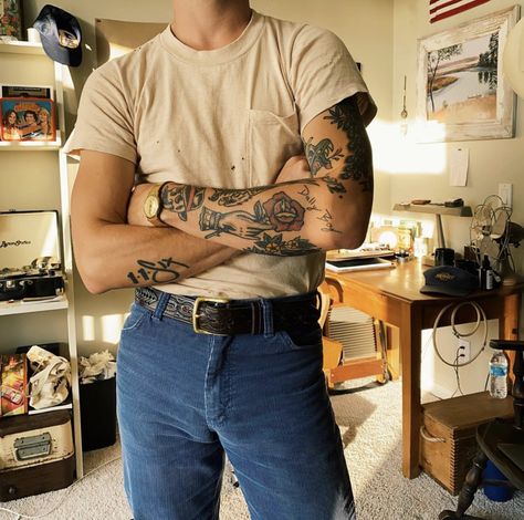 Tattooed Men Style, Men’s Traditional Tattoo Sleeve, 70s Aesthetic Tattoo, Traditional Sleeve Tattoo Men, Americana Mens Style, American Traditional Sleeve Men, New Americana Aesthetic, Traditional Mens Tattoo, Tattooed Men Aesthetic