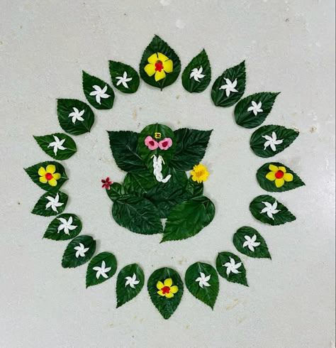 Baby Chathi Decoration, Chathi Decoration, 3 D Drawing, Cultural Decor, Rangoli With Flowers, Indian Rituals, Floral Rangoli, Vinayaka Chavithi, Simple Flower Rangoli