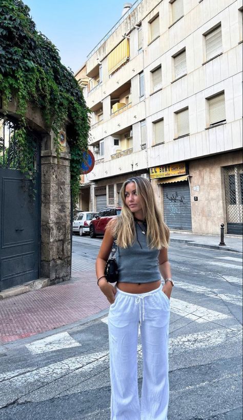 Spain Summer Outfits What To Wear, Down The Shore Outfits, Easy Vacation Outfits Casual, Italy Casual Outfit, Summer Outfit Staples, Summer Outfits 2025 Trends, It Girl Outfit Summer, Cool Girl Style Summer, Summer Outfit Inspo Women