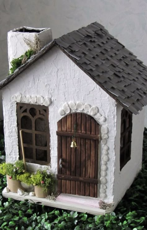 Katt Grejer, Handmade House, Fairy House Crafts, Garden Houses, House Template, Fairy House Diy, Bird Houses Painted, Clay Houses, Glitter Houses