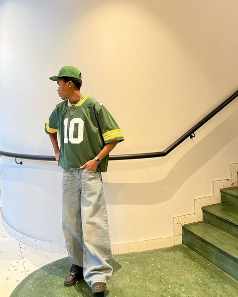 #explore #jersey #streetwear #frappé #mensfashion #menswear Mesh Jersey Outfit, Jersey Outfits Men, Green Outfits Men, Green Outfit Men, Jersey Outfit Men, Green Outfit Ideas, Streetwear 2024, Jersey Streetwear, Jersey Outfit