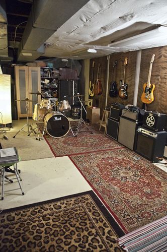 Garage Music Room Ideas, Home Music Studio Design, Drum Studio, Music Room Ideas, Studio Music Room, Band Rooms, Jam Room, Music Studio Design, Drums Studio