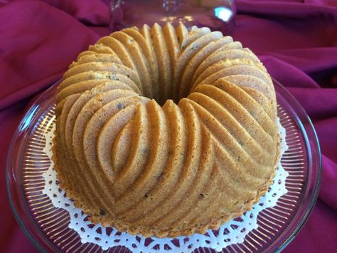 Old Fashion Black Walnut Cake Black Walnut Cake, Coconut Tea, Walnut Recipes, Bundt Cake Pan, Walnut Cake, Gateaux Cake, Tea Cake, Pound Cake Recipes, Cake Frosting