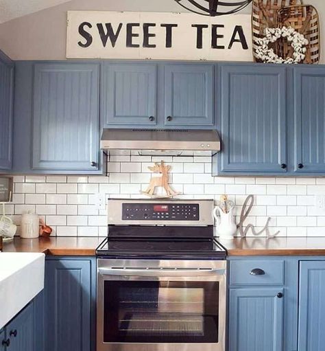 30 Beautiful Mobile Home Kitchen Cabinet Colors Mobile Home Kitchen Cabinets Makeover, Mobile Home Kitchen Remodel Single Wide, Mobile Home Kitchen Cabinets, Farmhouse Style Kitchen Cabinets, Mobile Home Kitchens, Farmhouse Kitchen Colors, Mobile Home Kitchen, Cottage Kitchen Design, Above Kitchen Cabinets