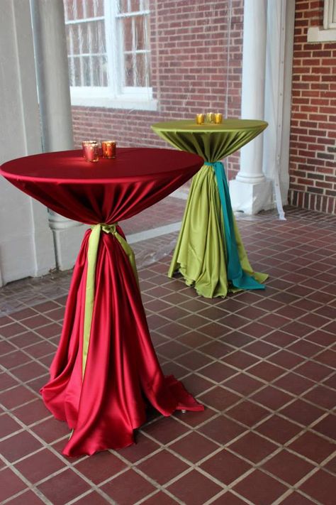 Centerpiece For High Top Table, High Top Centerpieces, Corporate Christmas Party Decorations, Corporate Party Decorations, Christmas Raffle, Bar Top Tables, Christmas Party Decorations Diy, Simple Table Decorations, Round Pub Table