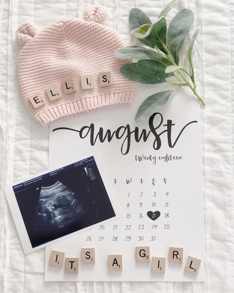 Gender Reveal Photo Announcement, Gender Picture Announcement, Instagram Gender Reveal, Pregnancy 3 Announcement Ideas, Simple Gender Announcement, Simple Gender Reveal Photo Ideas, Gender Reveal Social Media Photo Ideas, Gender Reveal Instagram Post, Gender Reveal Announcement Picture