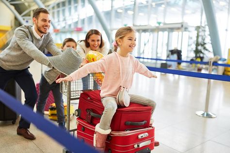 Traveling With Children: 4 Tried & True Tips for Stress-free Family Travel With Kids #30secondmom Airport Layover, Philadelphia Airport, Best Holiday Destinations, Dear Parents, Plane Travel, Airplane Travel, Free Family, Sport Motivation, Best Places To Travel