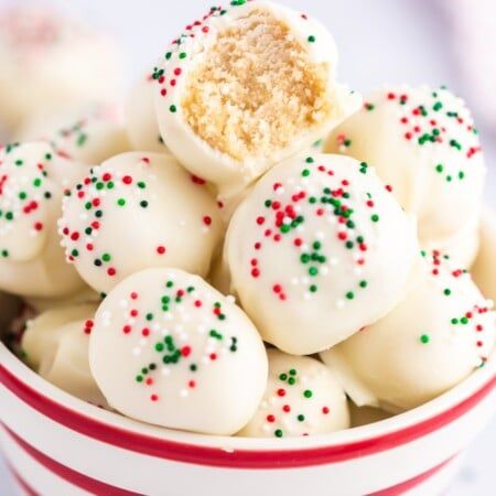 Sugar Cookie Truffles - Family Fresh Meals No Bake Sugar Cookie Truffles, Sugar Cookie Balls, Sugar Cookie Truffles, Dairy Free Sugar Cookies, Frosted Animal Crackers, Cookie Truffles, No Bake Sugar Cookies, Truffle Cookies, Xmas Baking