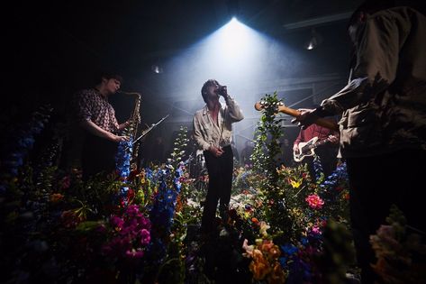 Installation Live ICEAGE × FLOWERS by Azuma Makoto [https://azumamakoto.com/]. Live Art Performance, Live Music Stage Design, Live Performance Aesthetic, Music Stage Design, Azuma Makoto, Concert Stage Design, Green Knight, Zine Design, Church Stage Design