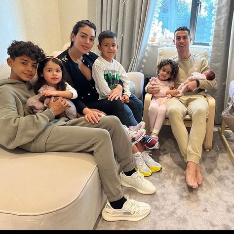 Ronaldo Wife, Cr 7, Footballers Wives, Cristiano Jr, Cr7 Jr, Ronaldo Pictures, Cristino Ronaldo, Cristiano Ronaldo Junior, Ronaldo Junior