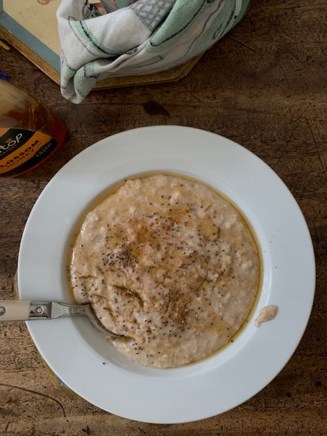 Cinammon porridge with chia seeds and honey Semolina Porridge, Simple Breakfast, Eat Healthy, Chia Seeds, Easy Breakfast, Workout Food, Health Food, Chia, Healthy Eating