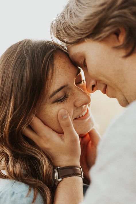 Couple Poses Close Up, Couple Close Up Photography, Close Couple Poses, Close Up Poses For Couples, Close Up Couple Pictures, Close Up Engagement Photos, Close Up Couple Photoshoot, Couple References, Boho Couple