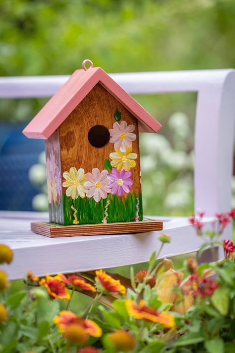 Hand painted bluebird house for garden decor or to hang on a wall in your home. Craftsmanship is very important to us at The Painted Birdhouse, we hand paint/stain every birdhouse and seal with clear acrylic spray to protect it from the outdoor elements. We place a unique plaque of every birdhouse with a bible verse that you can choose from our list, or you can provide your own personalization. Begin your own collection today and make your birdies happy this coming spring. Each bluebird house ha Hand Painted Birdhouses, Bird Houses Ideas Diy, Bluebird House, Ceramic Birdhouse, Bird Houses Painted, Decorative Bird Houses, Bird Houses Diy, Wood Bird, Ceramic Birds