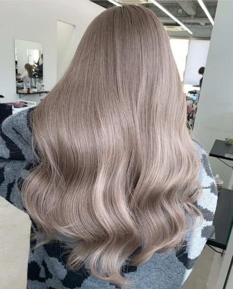 Milk Blonde Hair, Light Ashy Blonde Hair, Light Ash Blonde Hair, Ashy Blonde Hair, Ashy Hair, Beige Blonde Hair, Mushroom Hair, Beige Hair, Korean Hair Color