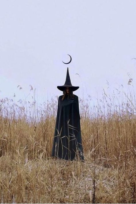 Witch Photos, W.i.t.c.h Aesthetic, Pagan Witch, Vintage Witch, Halloween Photoshoot, Season Of The Witch, Alternative Clothing, Witch Art, Witch Aesthetic