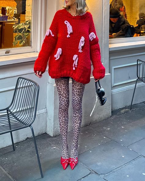 Coffee shop dates, leopard print, a touch of red and a bows🫶🏼❤️🐆🎀❤️🐆🎀 | Instagram Printed Tights Outfit, Instagram Coffee Shop, Hope Macaulay, Red Sweater Outfit, Christmas Sweater Outfits, Trendy Outfit Inspo, Knit Bow, Leopard Print Outfits, Leopard Outfits