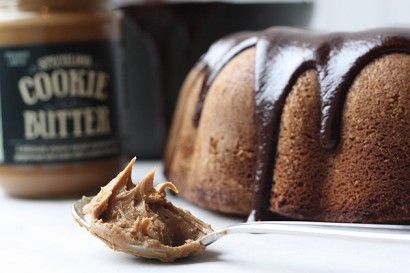 Calling all lovers of cookie butter. This cake was designed just for you. Rich Cookie Butter Bundt Cake with Cookie Butter Ganache. Got milk? You’ll need it. Butter Bundt Cake, Trader Joes Cookie Butter, Butter Ganache, Speculoos Cookie Butter, Modern Hepburn, Biscoff Recipes, Biscoff Cookie Butter, Ganache Recipe, Cookie Butter