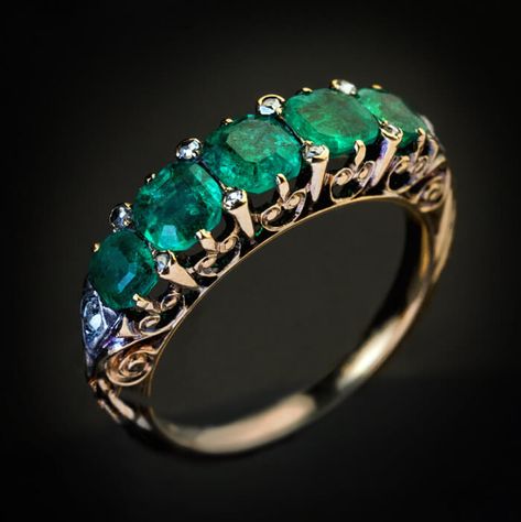 Grandmother Jewelry, Victorian Ring, Unique Diamond Engagement Rings, Gold Ring Designs, Jewelry Antique, Victorian Rings, Victorian Jewelry, Emerald Jewelry, Vintage Jewels