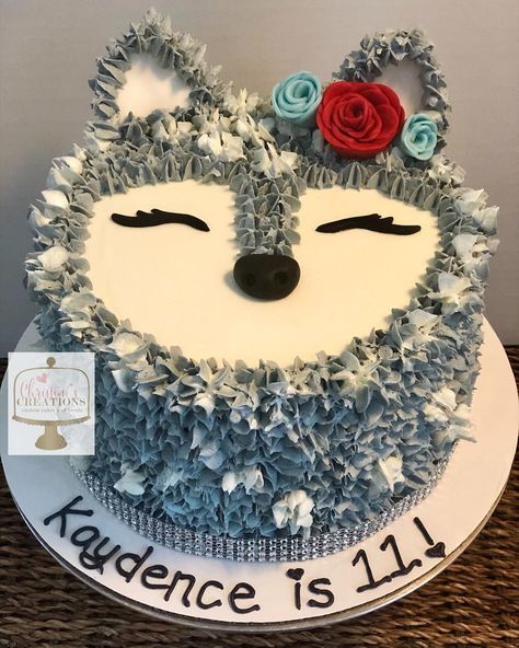 Therian Birthday Party, Wolf Themed Birthday Party Food Ideas, Wolf Party Ideas For Kids, Wolf Party Ideas, Wolf Themed Birthday Cake, Wolf Cake Birthdays, Arctic Fox Birthday Cake, Wensday Cake, Wolf Cakes For Kids