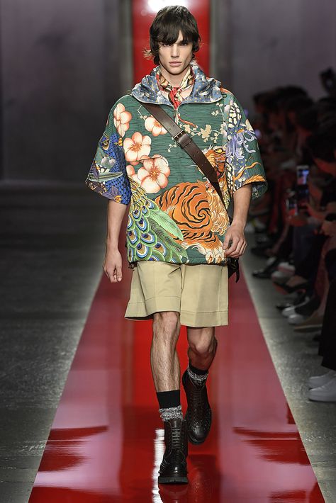 Dsquared2 SS2020 Mens Collection | Wonderland Magazine 70s Hollywood, Dsquared2 Menswear, Maximalist Outfits, Men Streetstyle, Wonderland Magazine, Fashion Illustration Sketches, Clothes Diy, Bruce Lee, Hip Hop Fashion