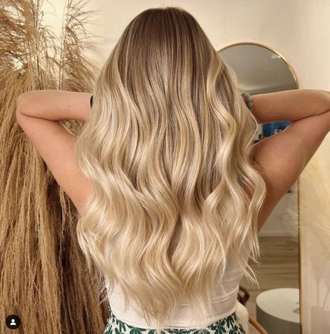 Honey Blonde Hair With Root Smudge, Root Smudge, Warm Blonde Hair, Blonde Hair Goals, Blonde Hair With Roots, Ice Blonde Hair, Summer Blonde Hair, World Hair, Hair Color Options