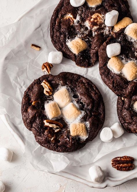 Rocky Road Cookies - Style Sweet Rocky Road Cookies, Cookies Monster, Cookies Aesthetic, Chocolate Marshmallow Cookies, Oreo Stuffed Chocolate Chip Cookies, Oatmeal Cranberry Cookies, Double Chocolate Chip Cookies, Crunchy Pecans, Chocolate Marshmallows